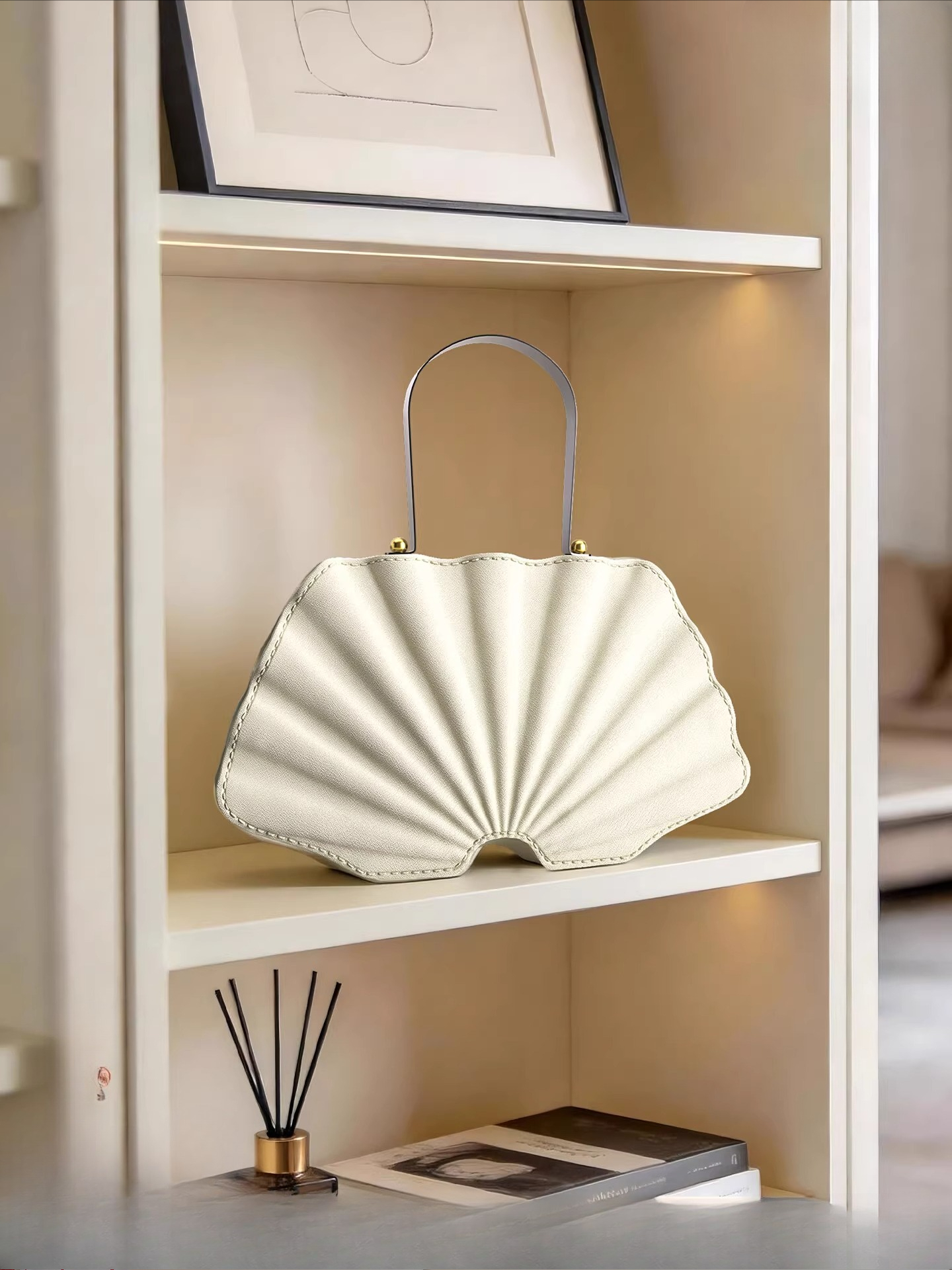 Creative Shell Bag Statue Art  - Resin Art For Anniversary Gift recension och pris